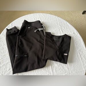 Figs large Black Scrub Set